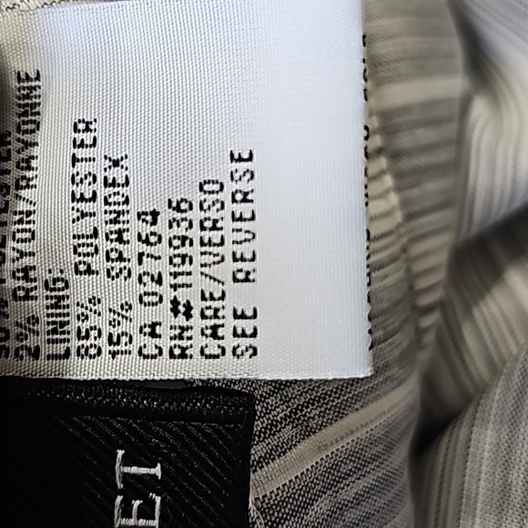 Vuarnet striped skort. Size 4. It has three pockets. Gray and white. - Picture 9 of 12